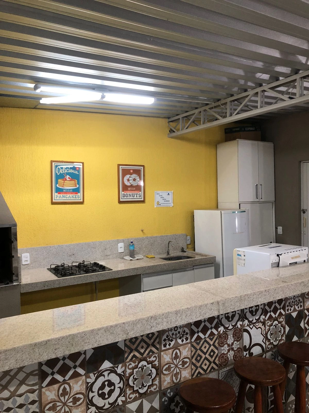 Cozinha completa disponível na estrutura da Unicursos