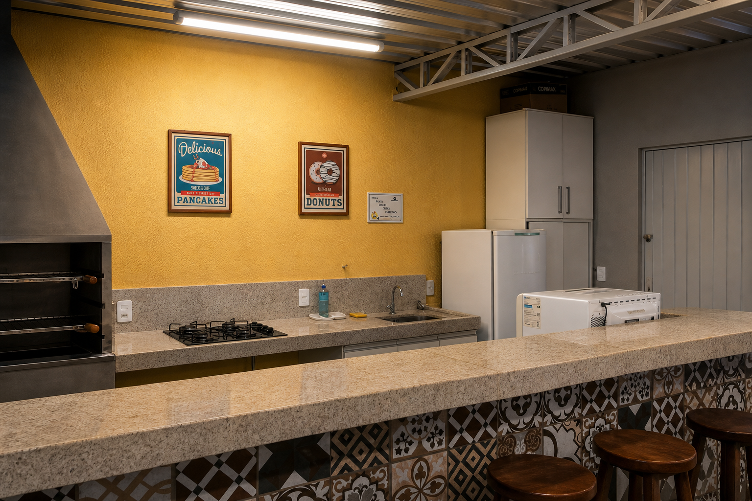 Área de convivência integrada à cozinha do Unicursos