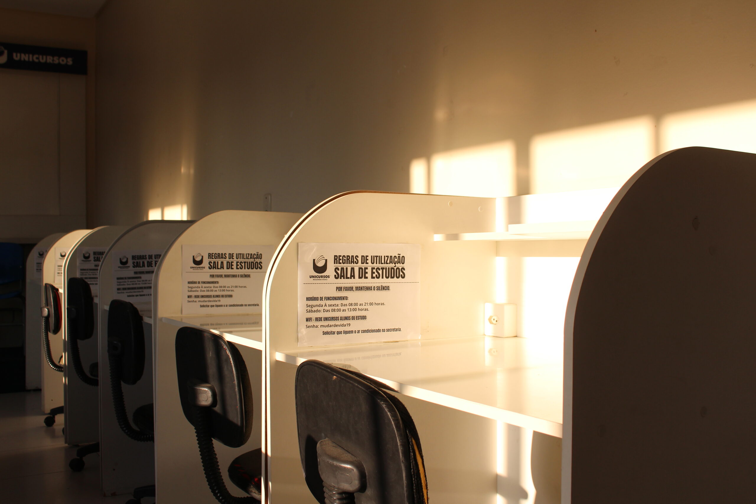 Sala de Estudos da Unicursos com cabines individuais